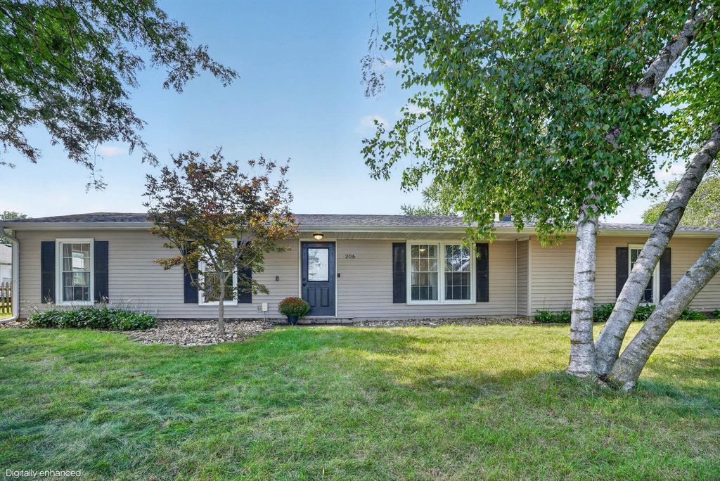 206 Hillcrest Road, Waterloo, IA 50701