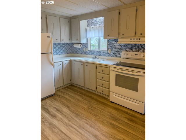 34098 EL ROBLE Ave, Eugene, OR 97405