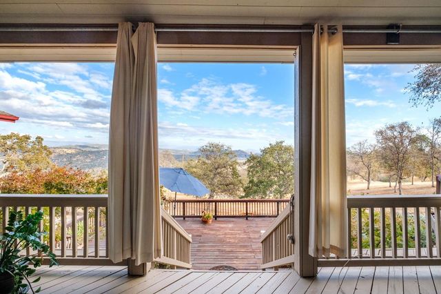 41849 John Muir Dr, Coarsegold, CA 93614