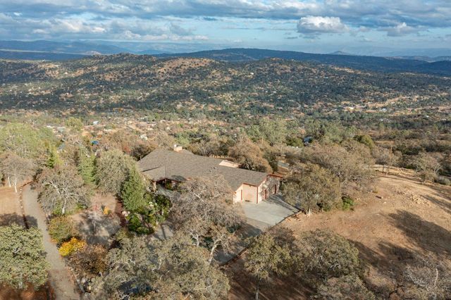 41849 John Muir Dr, Coarsegold, CA 93614