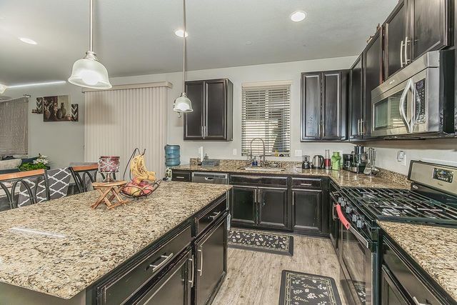 1142 S Pearwood Avenue, Fresno, CA 93727