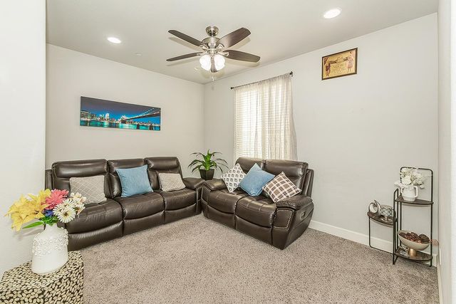 1142 S Pearwood Avenue, Fresno, CA 93727