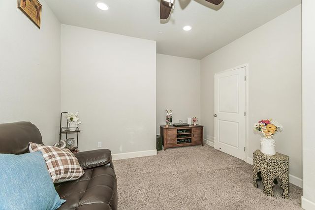 1142 S Pearwood Avenue, Fresno, CA 93727