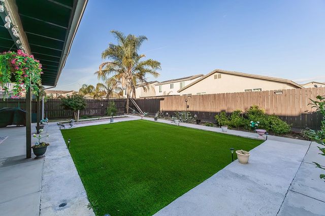 1142 S Pearwood Avenue, Fresno, CA 93727