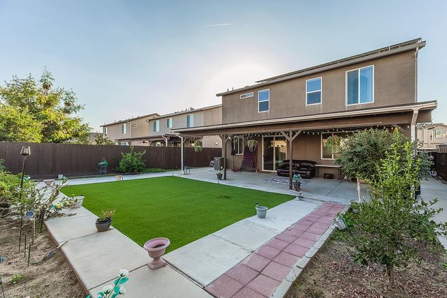 1142 S Pearwood Avenue, Fresno, CA 93727