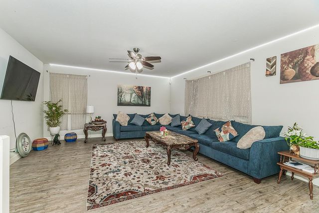 1142 S Pearwood Avenue, Fresno, CA 93727