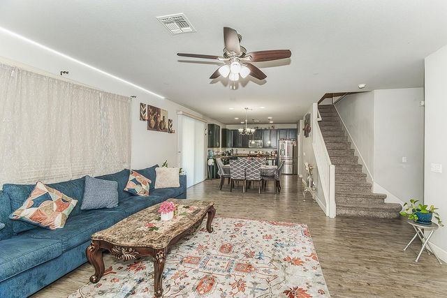 1142 S Pearwood Avenue, Fresno, CA 93727