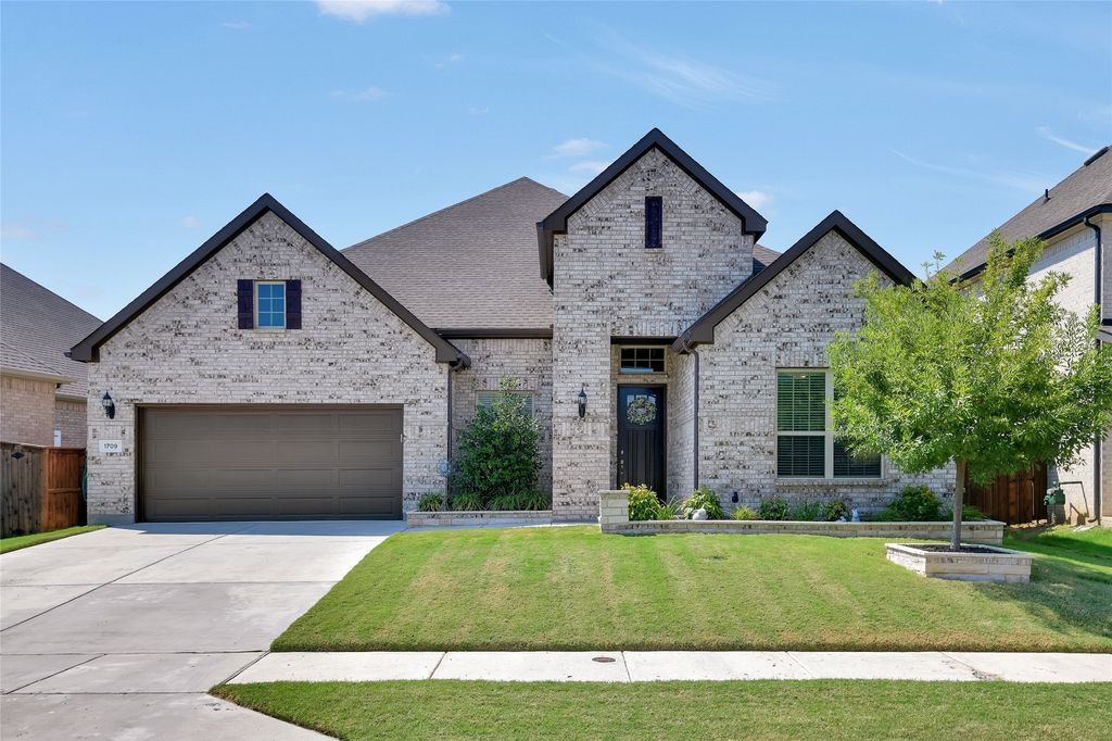 1709 Hamlet Drive, Fort Worth, TX 76052