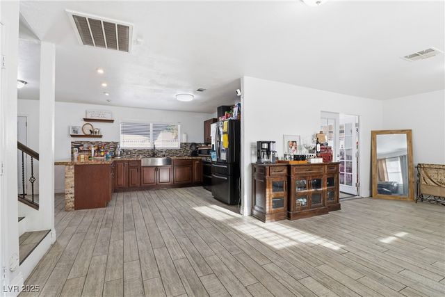 5836 Dunedin Court, Las Vegas, NV 89110