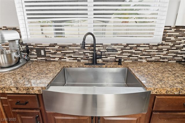 5836 Dunedin Court, Las Vegas, NV 89110