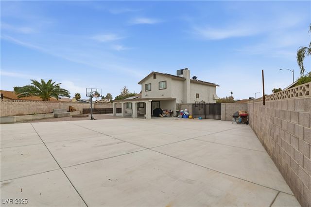 5836 Dunedin Court, Las Vegas, NV 89110