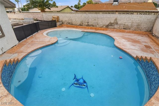 5836 Dunedin Court, Las Vegas, NV 89110