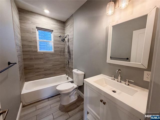 15 Arverne Terrace, Irvington, NJ 07111