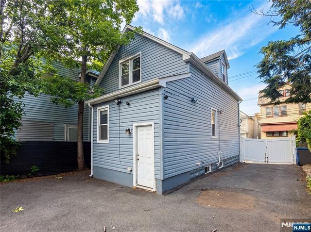 15 Arverne Terrace, Irvington, NJ 07111