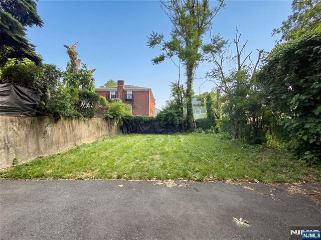 15 Arverne Terrace, Irvington, NJ 07111