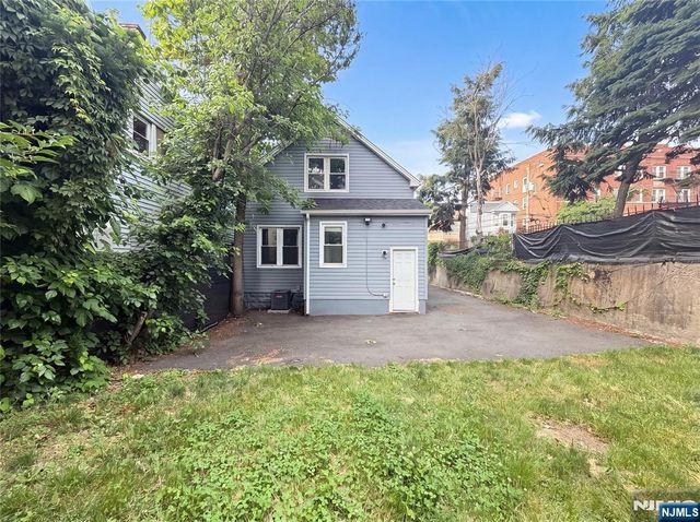15 Arverne Terrace, Irvington, NJ 07111