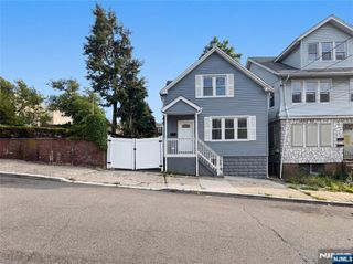 15 Arverne Terrace, Irvington, NJ 07111