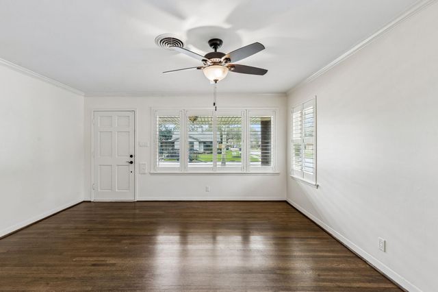 2038 Viking Drive, Houston, TX 77018