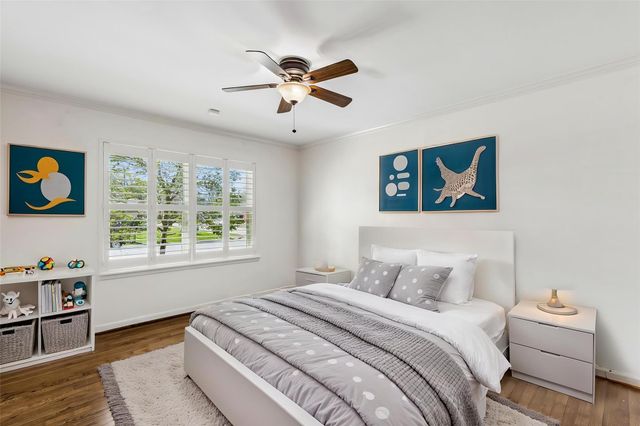 2038 Viking Drive, Houston, TX 77018