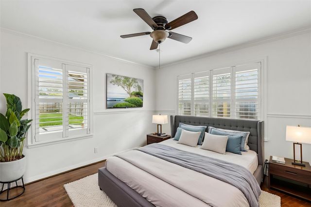 2038 Viking Drive, Houston, TX 77018