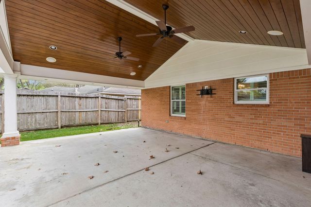2038 Viking Drive, Houston, TX 77018