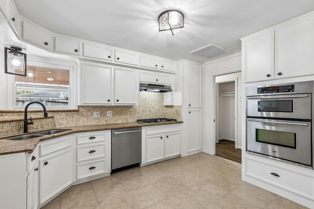 2038 Viking Drive, Houston, TX 77018