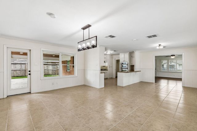 2038 Viking Drive, Houston, TX 77018