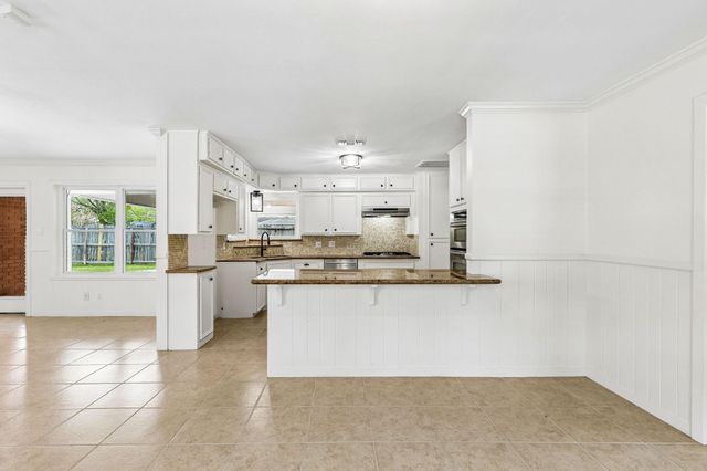 2038 Viking Drive, Houston, TX 77018