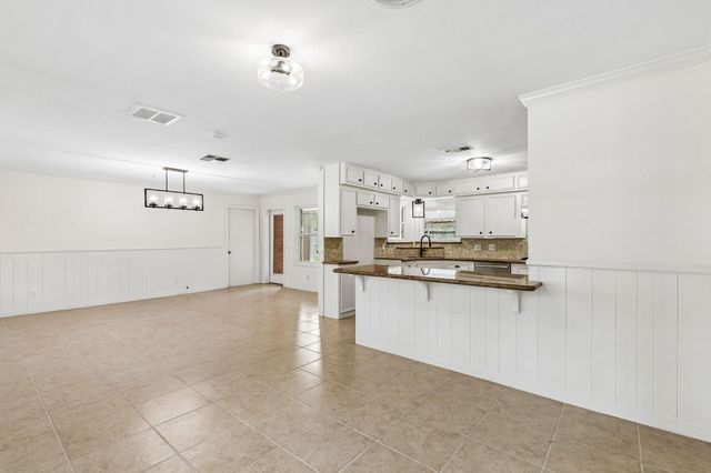 2038 Viking Drive, Houston, TX 77018