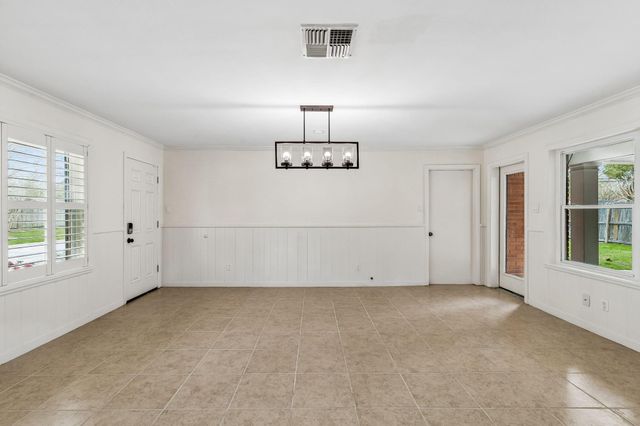 2038 Viking Drive, Houston, TX 77018