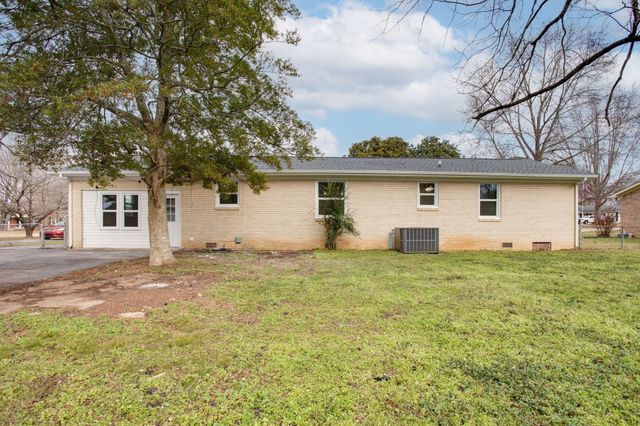 223 Hampton Rd, Columbia, TN 38401