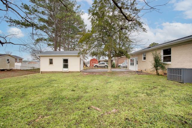 223 Hampton Rd, Columbia, TN 38401