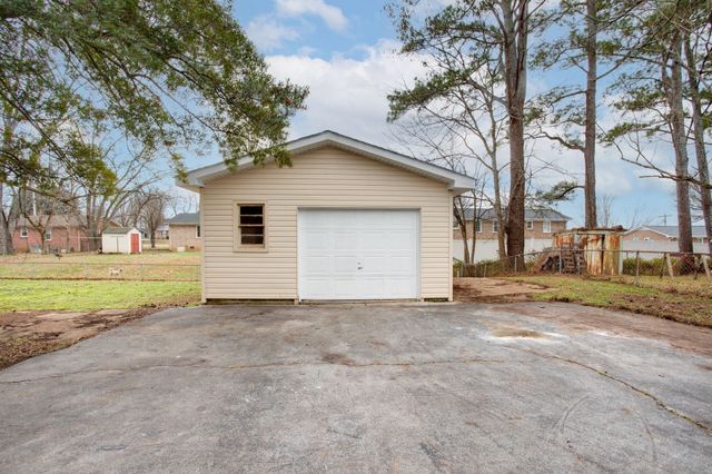 223 Hampton Rd, Columbia, TN 38401