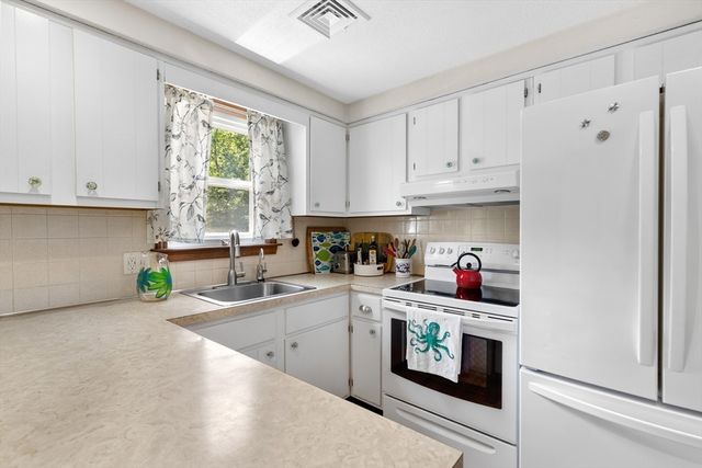 90 Village Ln, Wellfleet, MA 02667