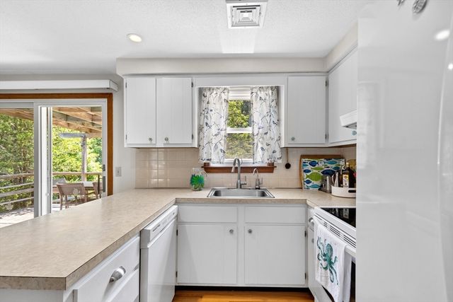 90 Village Ln, Wellfleet, MA 02667