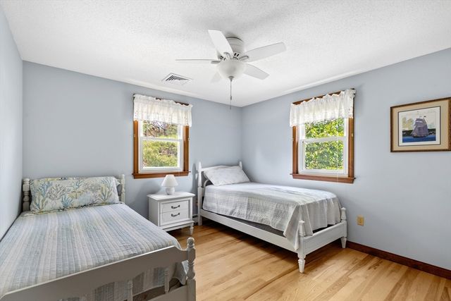 90 Village Ln, Wellfleet, MA 02667