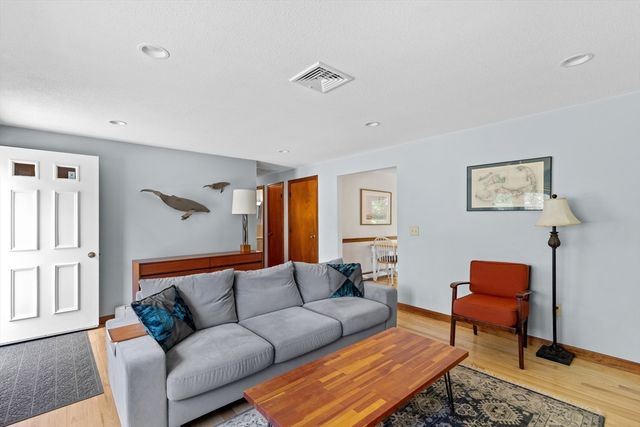 90 Village Ln, Wellfleet, MA 02667