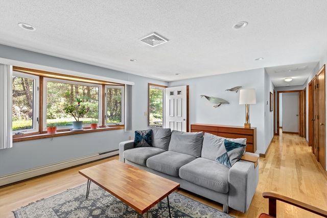 90 Village Ln, Wellfleet, MA 02667