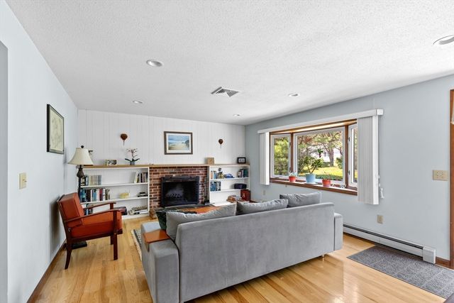 90 Village Ln, Wellfleet, MA 02667
