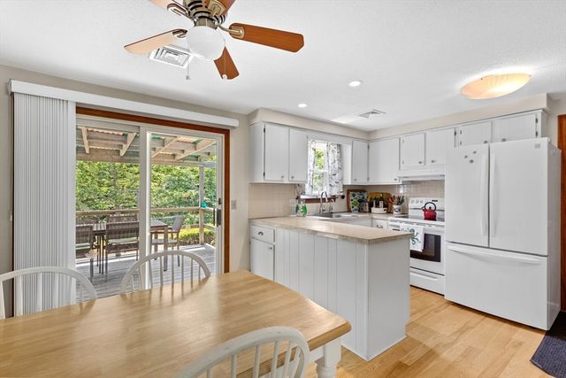 90 Village Ln, Wellfleet, MA 02667