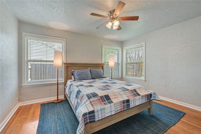 901 East North Avenue, Bryan, TX 77802