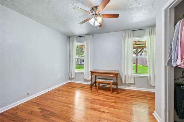 901 East North Avenue, Bryan, TX 77802