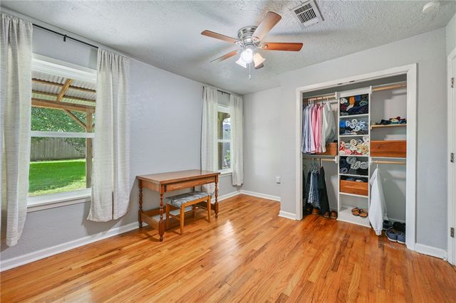 901 East North Avenue, Bryan, TX 77802