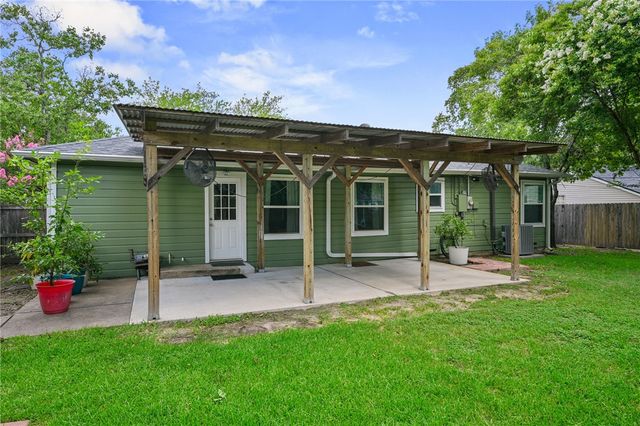 901 East North Avenue, Bryan, TX 77802