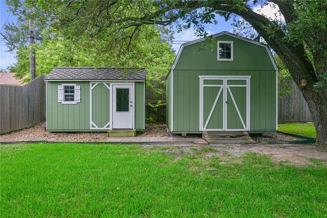 901 East North Avenue, Bryan, TX 77802