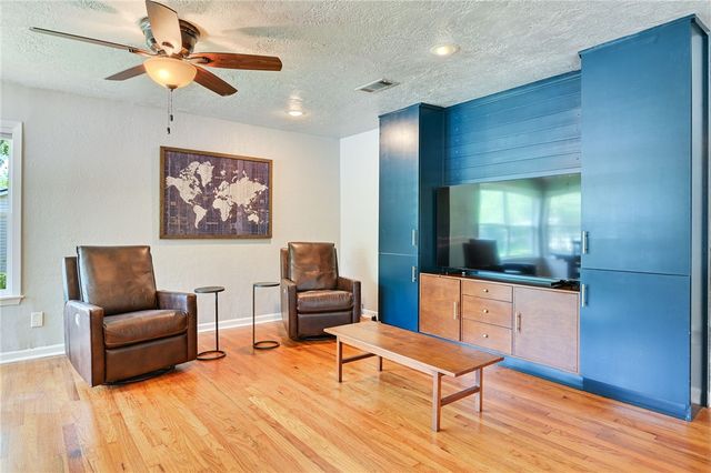 901 East North Avenue, Bryan, TX 77802