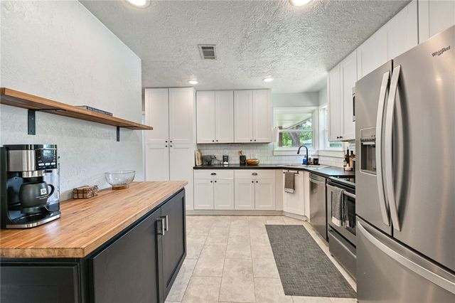 901 East North Avenue, Bryan, TX 77802