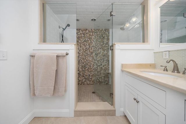 4 Rachaels Lane, Duxbury, MA 02332