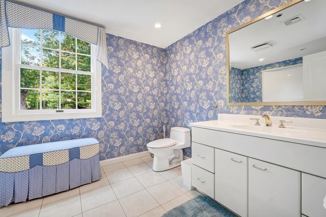 96 Sweetwater Ave 9, Bedford, MA 01730