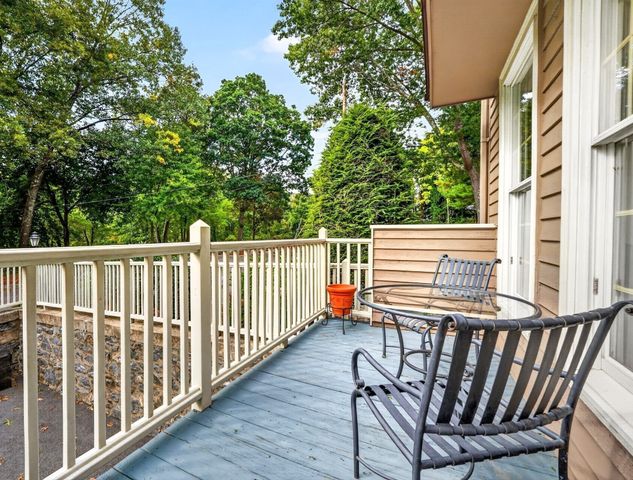 96 Sweetwater Ave 9, Bedford, MA 01730